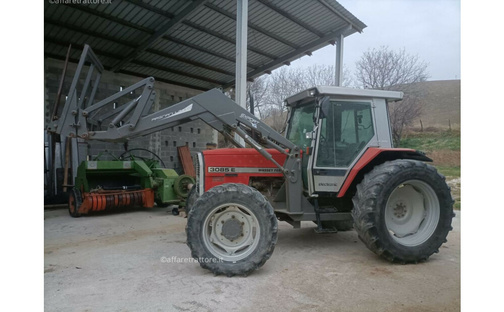 Rabljeni Massey Ferguson 3085 E - 1