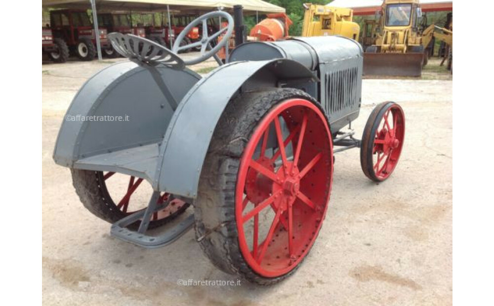 Rabljeni International Harvester IH - 9