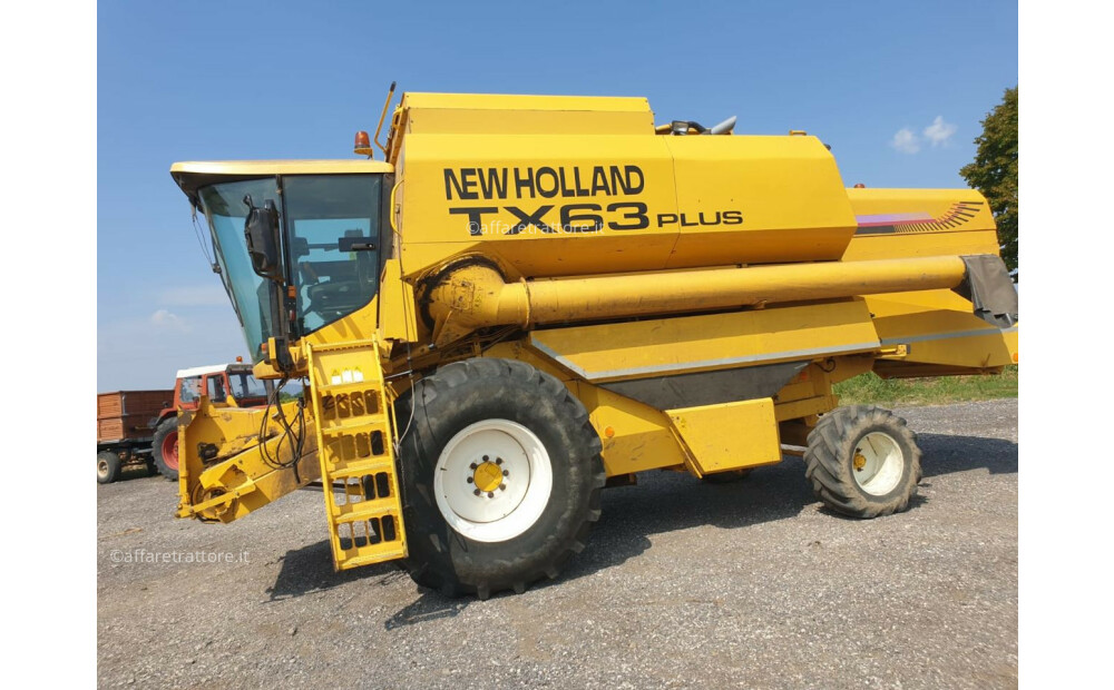 Rabljeni New Holland TX 63 - 2