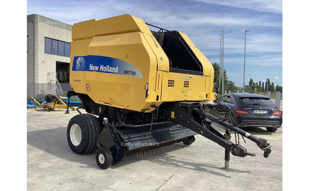 Rabljeni New Holland BR750 - 9