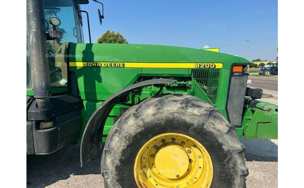 Rabljeni John Deere 8200 - 8