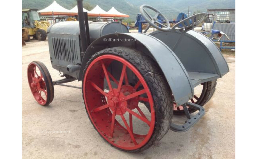 Rabljeni International Harvester IH - 8