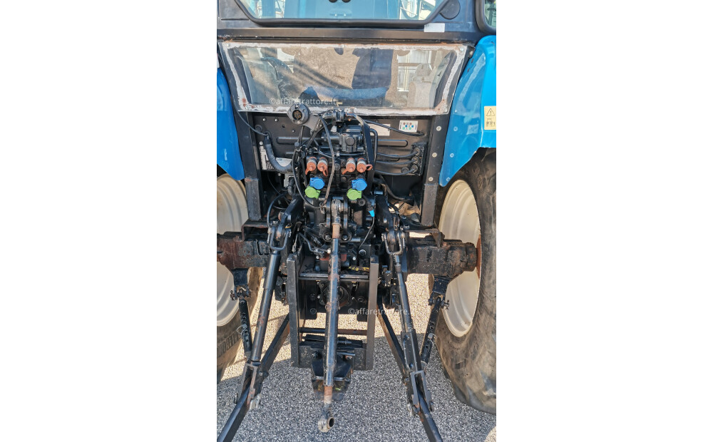 New Holland T4.105 Dual Command s sinhronizirano priključno gredjo, sprednjo osjo SuperSteer. - 11