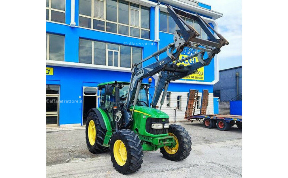 Rabljeni John Deere 5820 - 2