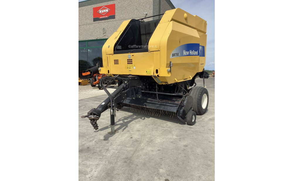 Rabljeni New Holland BR750 - 3