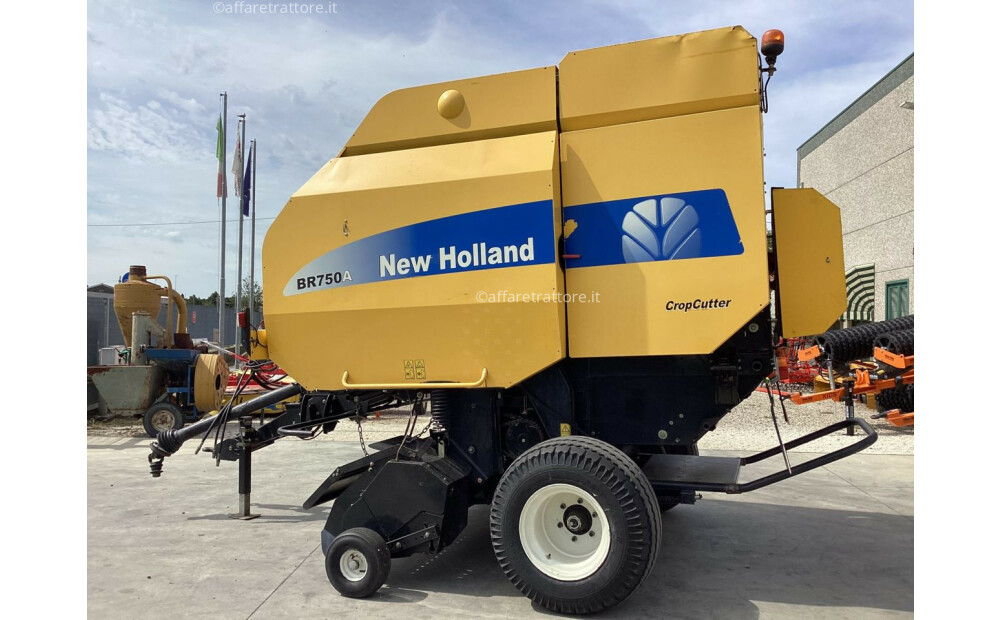 Rabljeni New Holland BR750 - 4