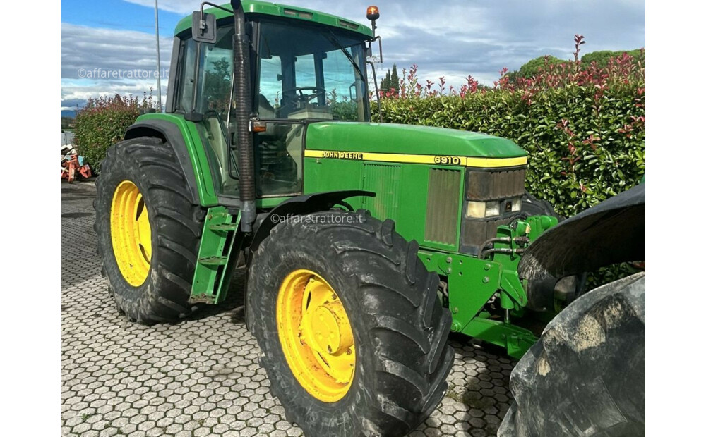 Rabljeni John Deere 6910 - 2