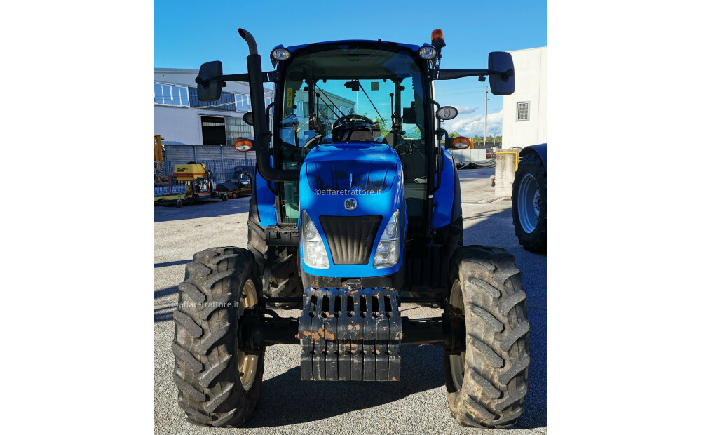 New Holland T4.105 Dual Command s sinhronizirano priključno gredjo, sprednjo osjo SuperSteer. - 2