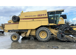 7214099 Rabljeni kombajn New Holland TF 44